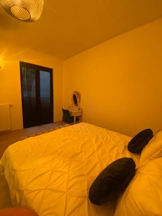 B&B Art And Sleep Antwerpen Buitenkant foto