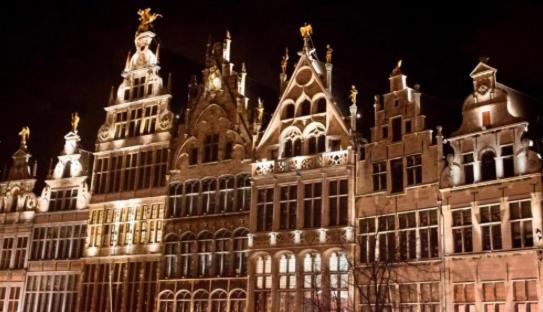 B&B Art And Sleep Antwerpen Buitenkant foto